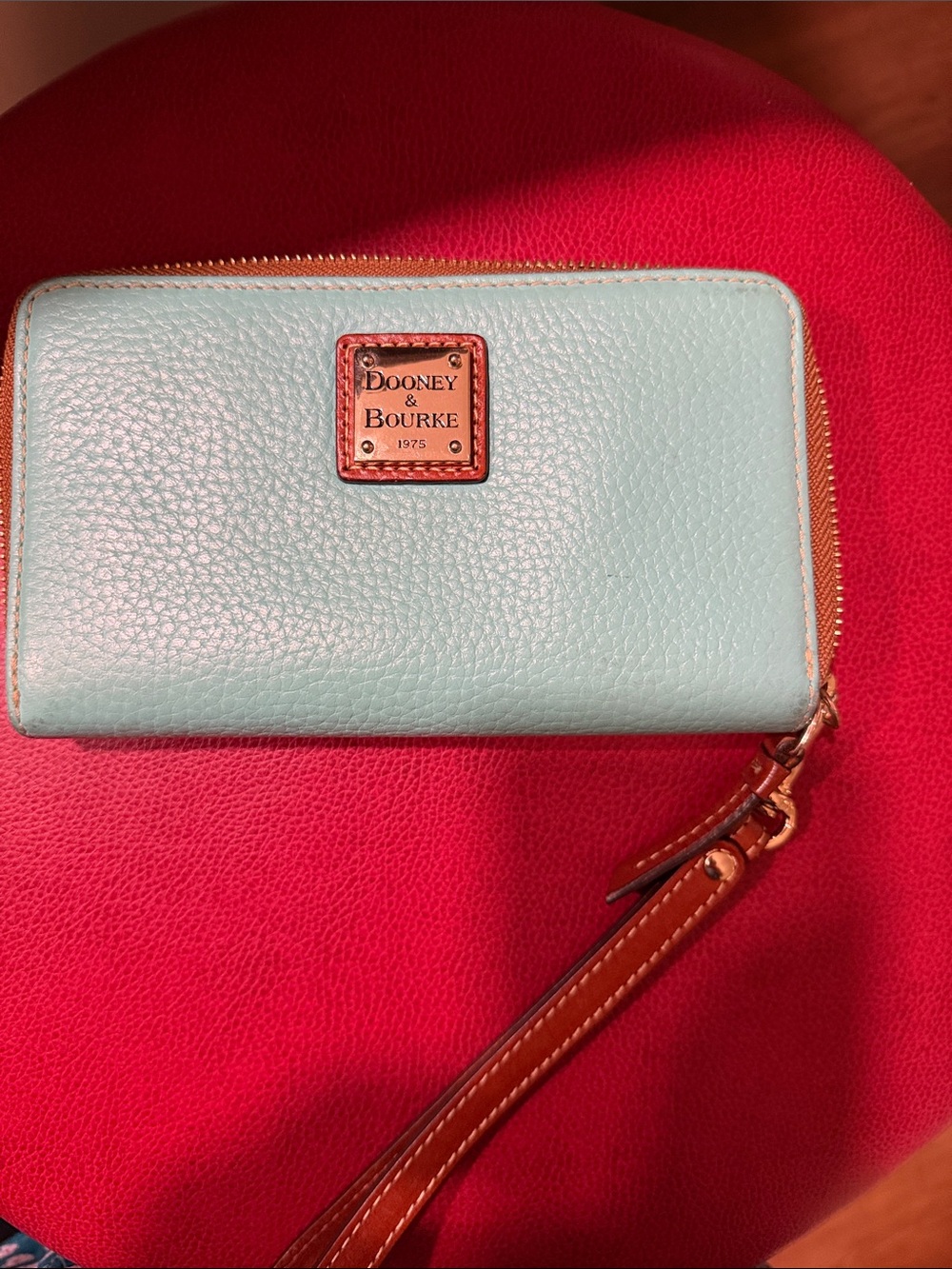 NWOT Dooney and Bourke leather wristlet